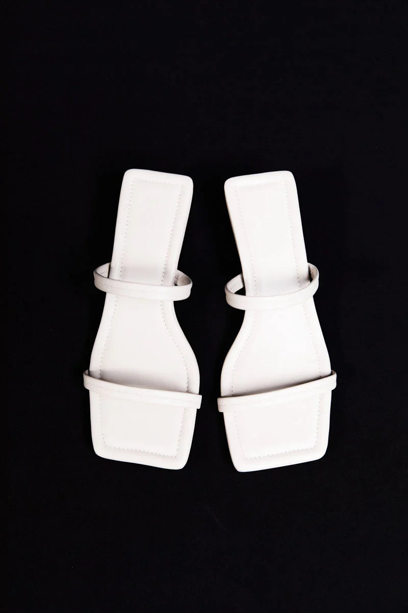 St. Agni Fine Strap Kitten Heel - Creme