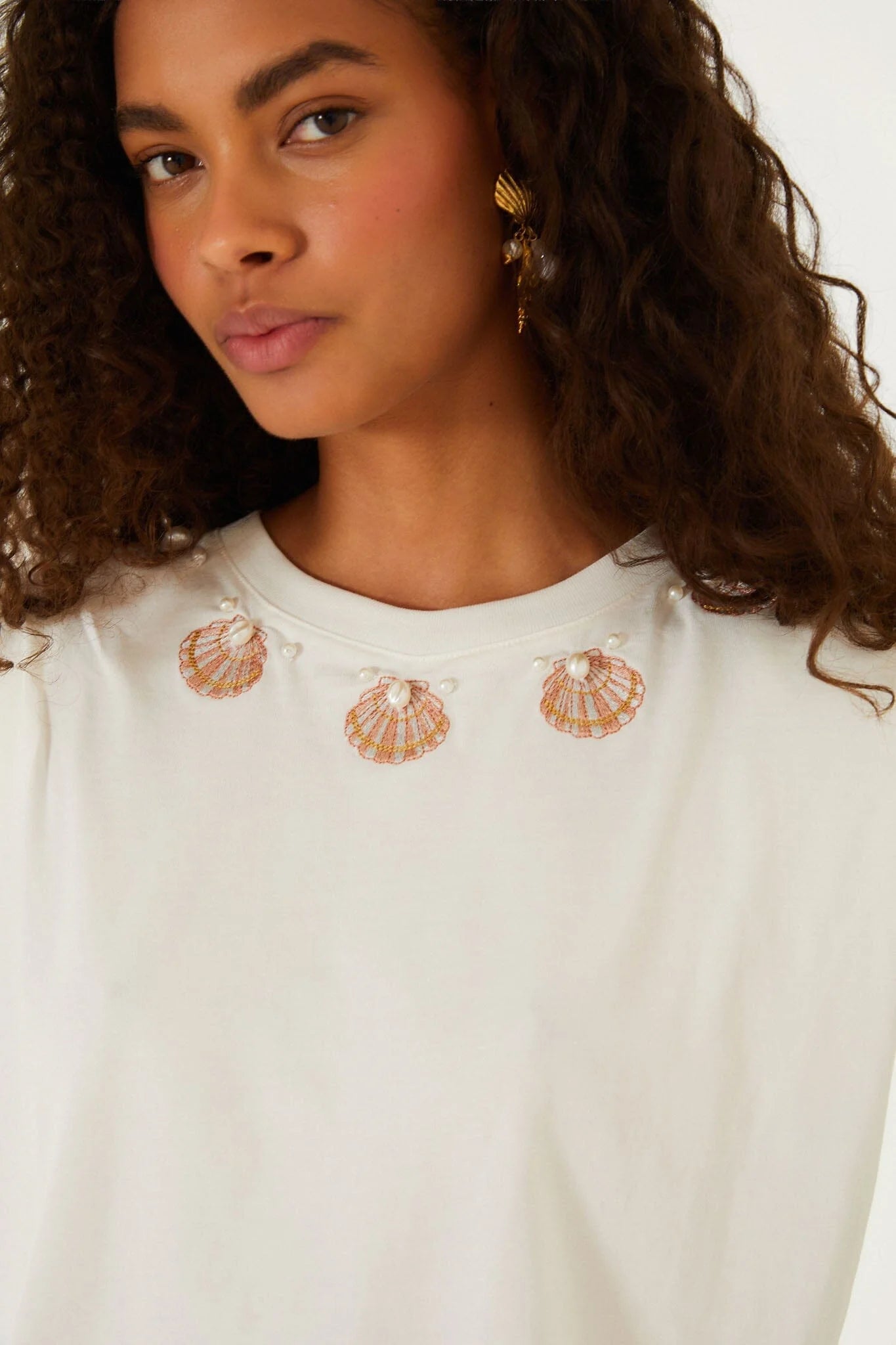 Farm Rio Off-White Seashell Embroidery Padded Shoulders T-Shirt